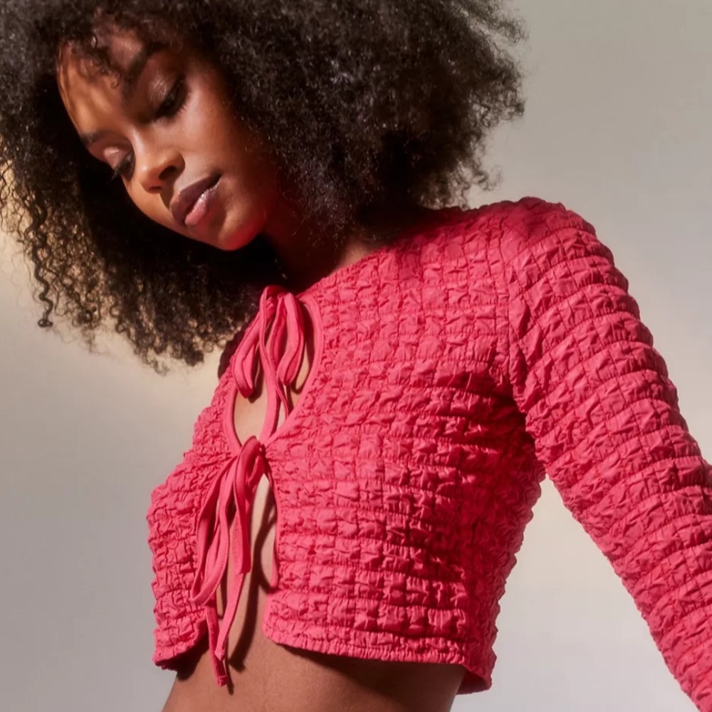 💗NWOT💗SLEEVES, BUBBLE KNIT, FRONT TIE. URBAN OUTFITTERS. SIZE LARGE